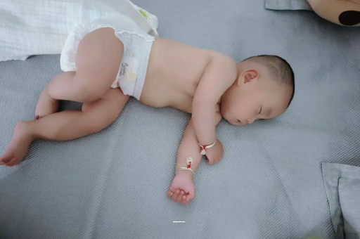 丽江宝宝偏头怎么纠正
